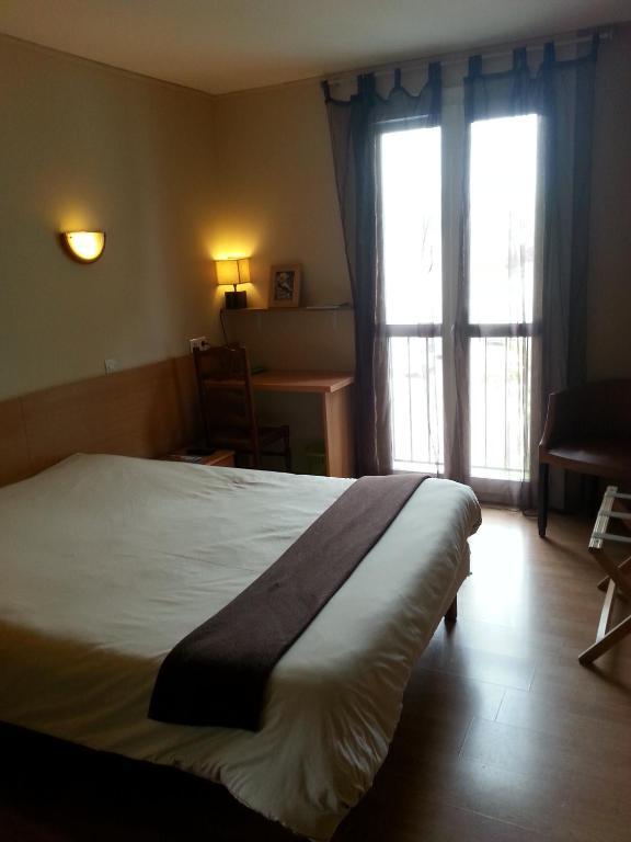 Hotel Du Lion D'Or Marmande Room photo